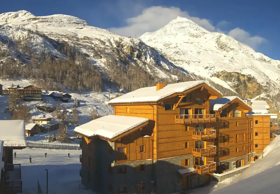 Kalinda, Tignes 1800 (self catered apartments) - The covered magic carpet lift next to Kalinda