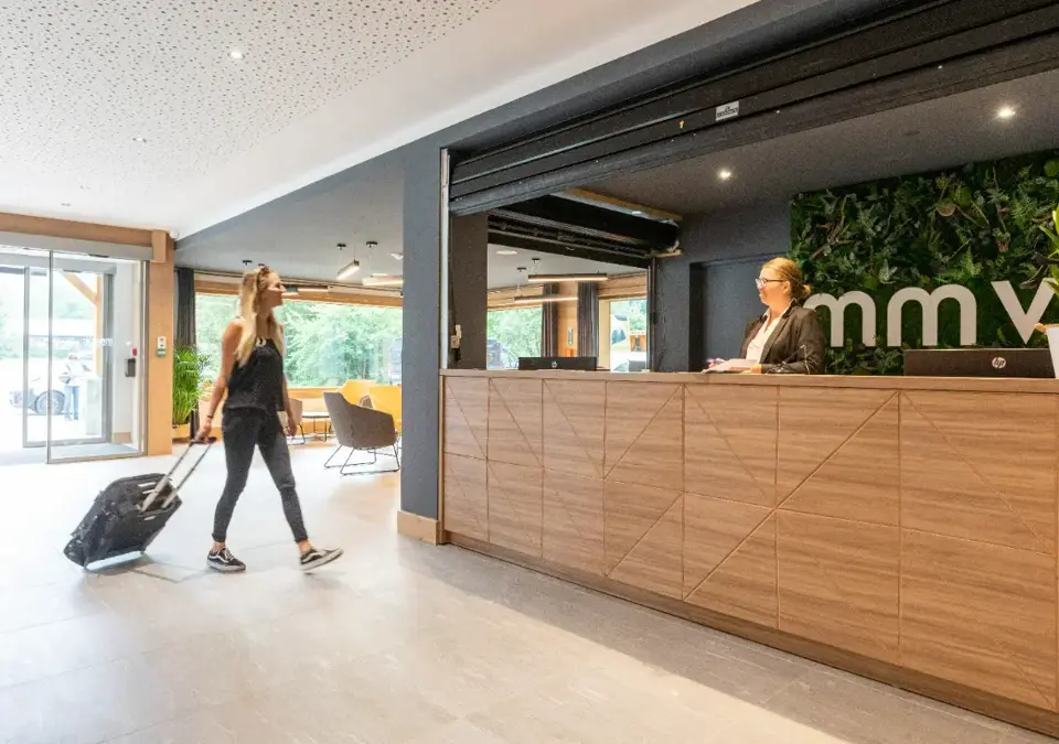 Samoens Village-Reception lounge (©ManuReyboz) (2).webp (1)