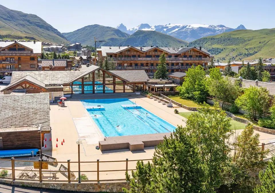 Alpe d'Huez swimming complex.webp