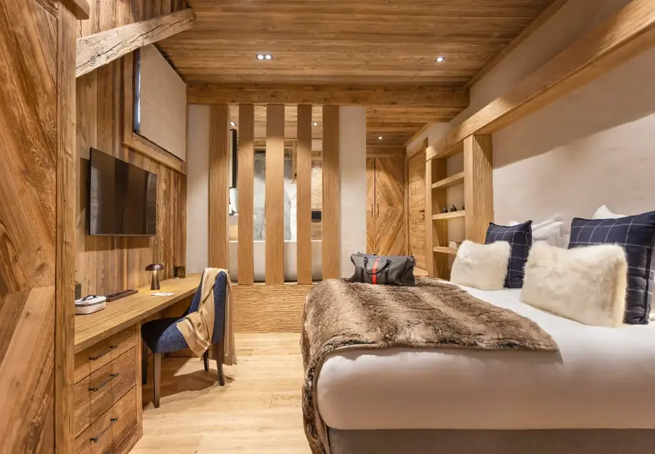 Ancolie, St Nicolas de Veroce (chalet) - Double bedroom