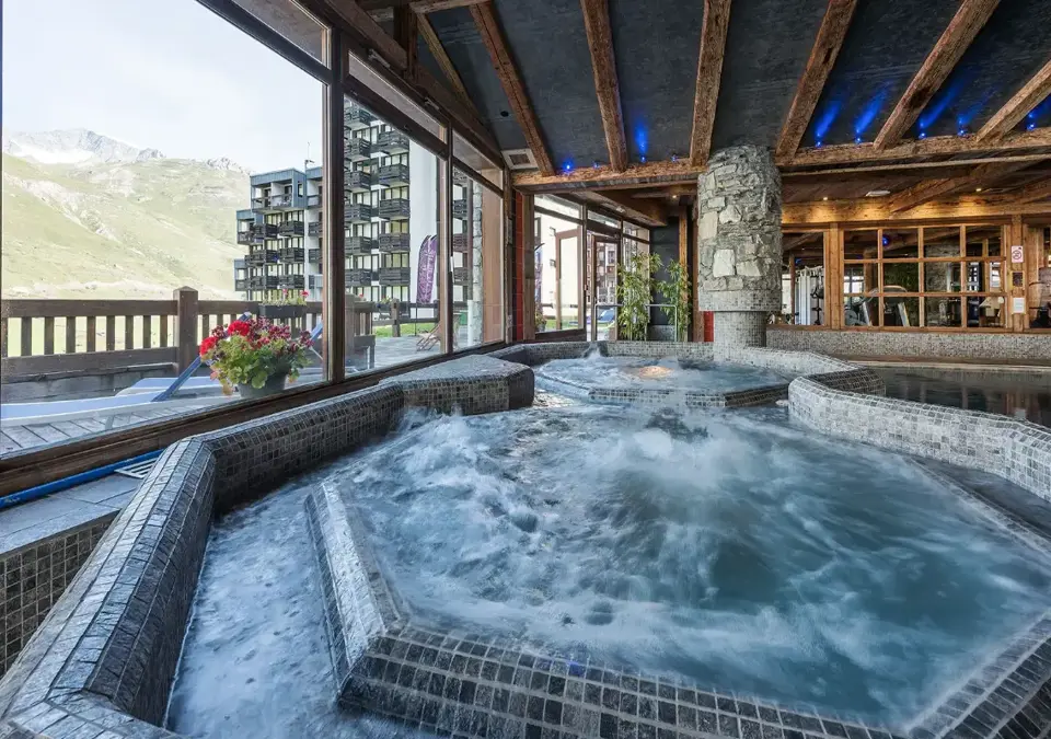 Le Nevada-Tignes Val Claret-Hot tub.webp