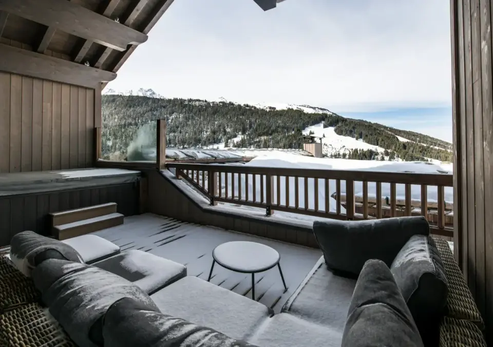 D15-Mammoth Lodge-Courchevel-Hot tub (1).webp