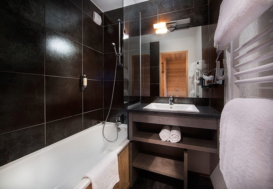 Alpen Roc, La Clusaz (hotel) - Bathroom