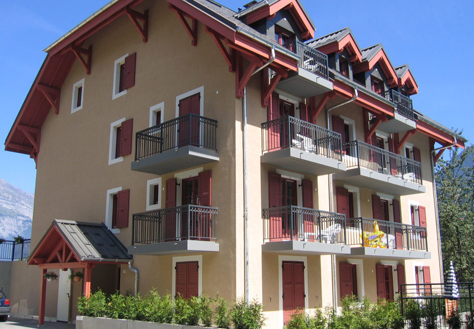 Les Arolles, St Gervais (self catered apartment) - 8 minutes walk from the village centre