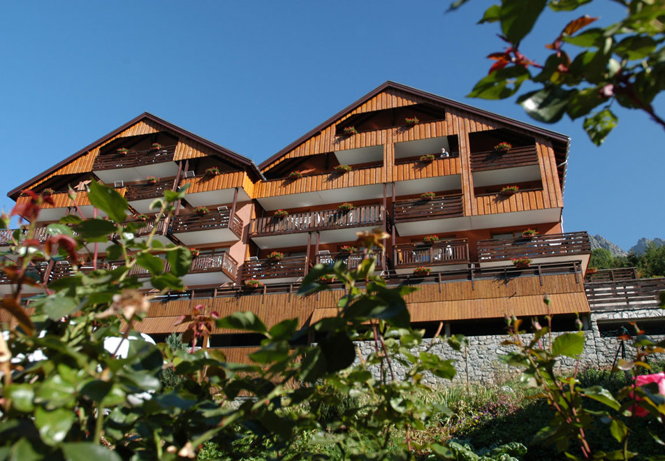 Dome des Rousses, Vaujany (self catered apartments)