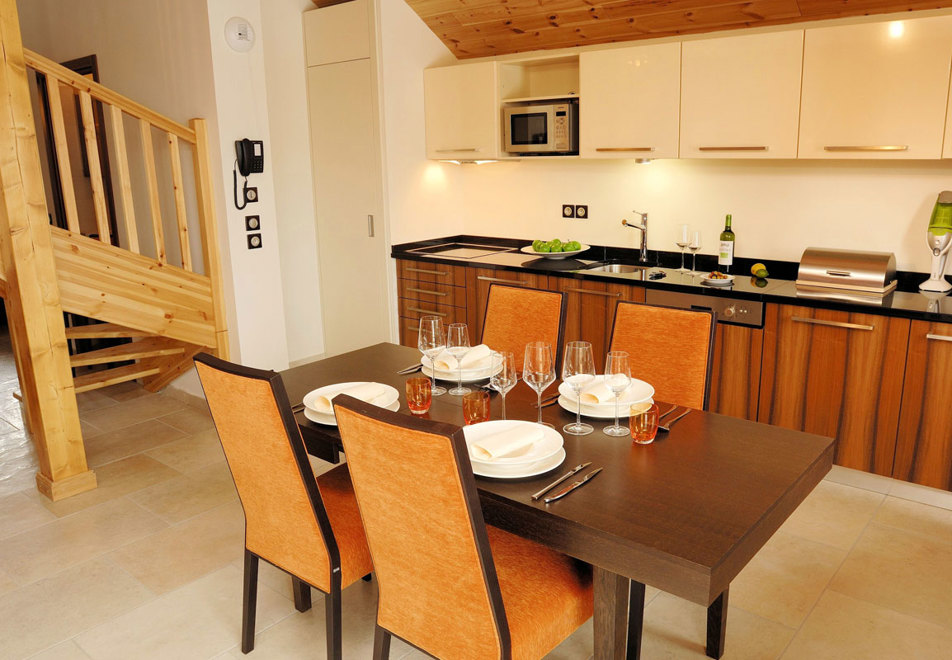 Adret, Serre Chevalier (self catered apartment) - Living/dining room