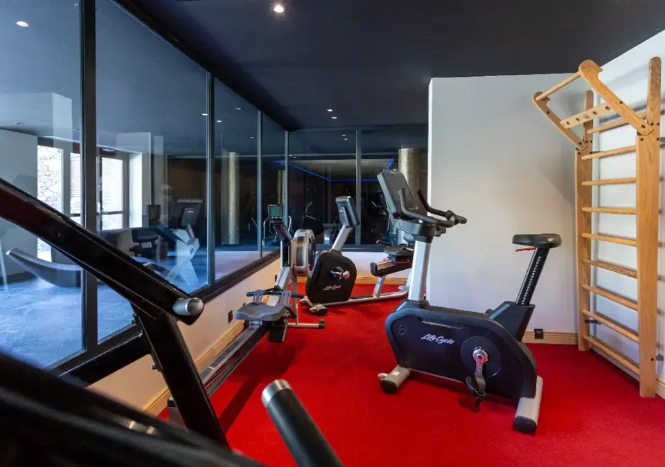 Daria-I Nor-Alpe d'Huez-Fitness room (©Manu Reyboz).webp