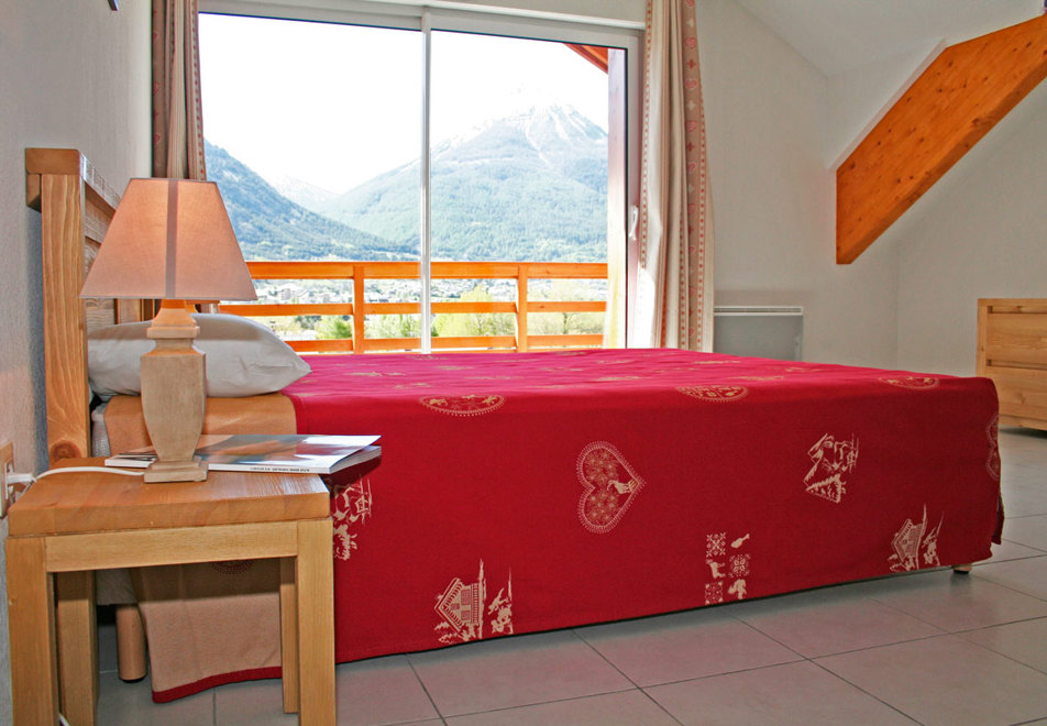 Aigle Bleu, Briancon (self catered apartment) - Double bedroom