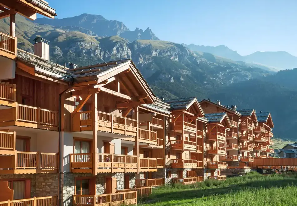 Les Chalets du Flambeau, Val Cenis (self catered apartments) - Stunning Location