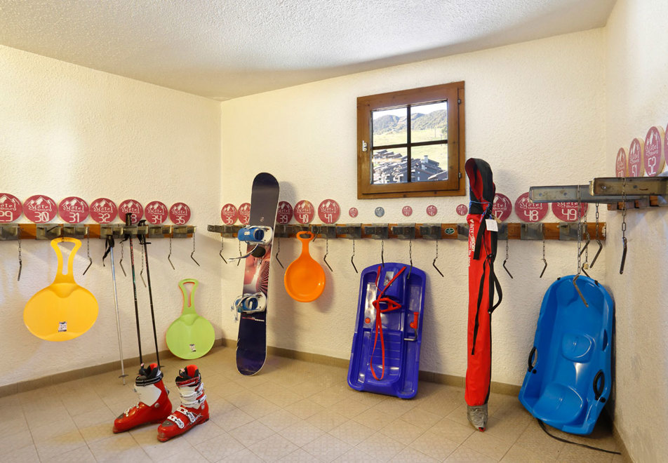 Hotel du Bourg, Valmorel (Hotel) - Ski Room