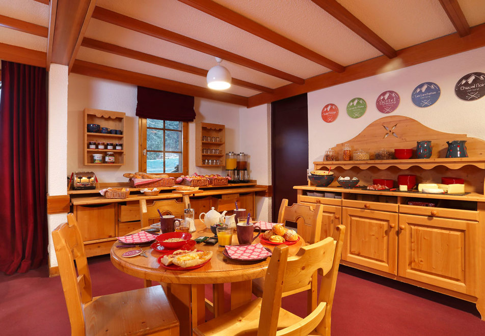 Hotel du Bourg, Valmorel (Hotel) - Breakfast
