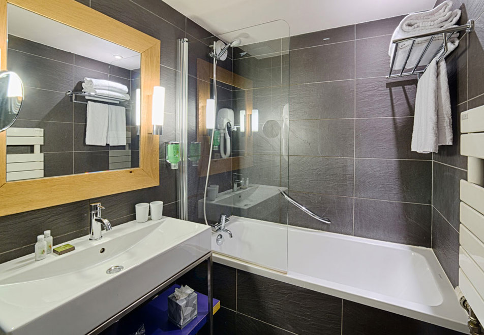 Hotel Les Aiglons, Chamonix (hotel) - Bathroom