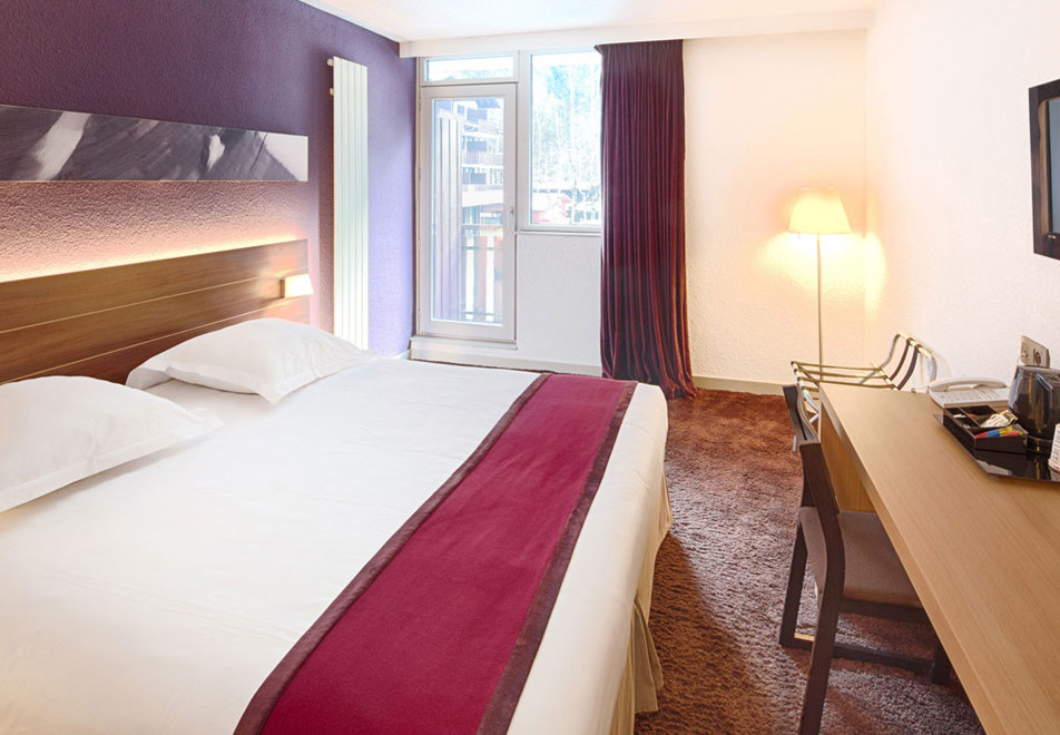 Hotel Les Aiglons, Chamonix (hotel) - Double Bedroom