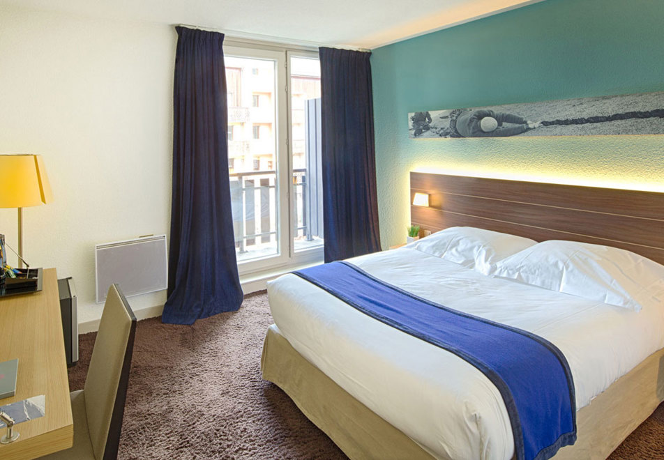 Hotel Les Aiglons, Chamonix (hotel) - Double Bedroom