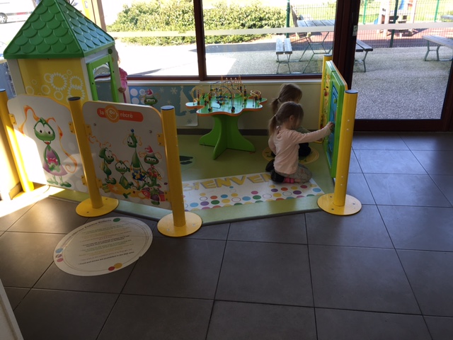 France Service Station Play Area