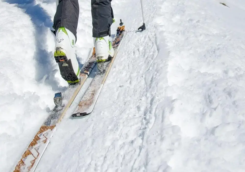 Notre Dame de Bellecombe Val d'Arly-Ski touring.webp