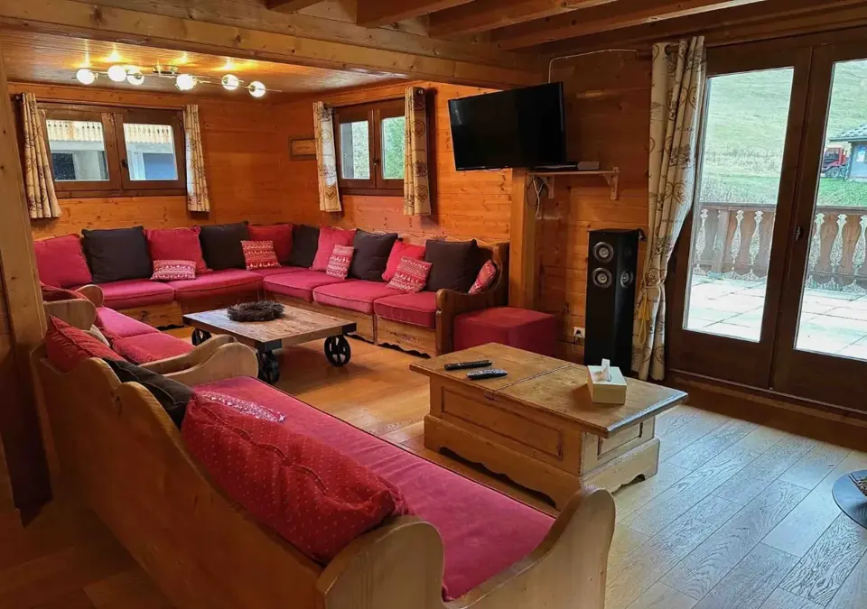 Chalet Braconnier-Chatel-Living Dining (1).webp