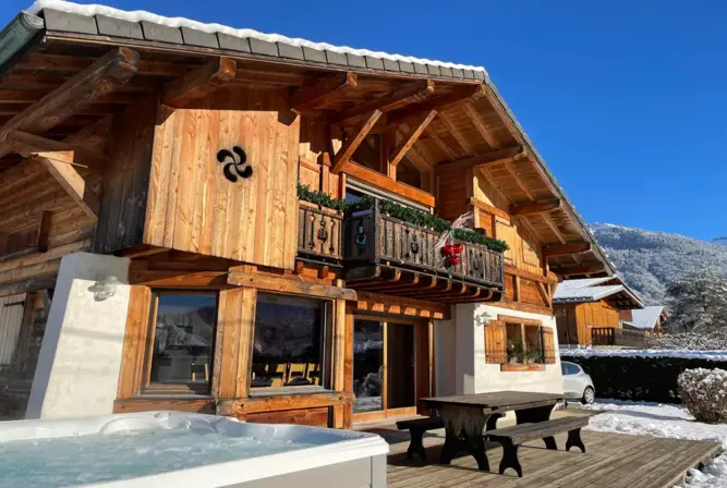 Chalet Arnica-Samoens-Hot tub (2).webp