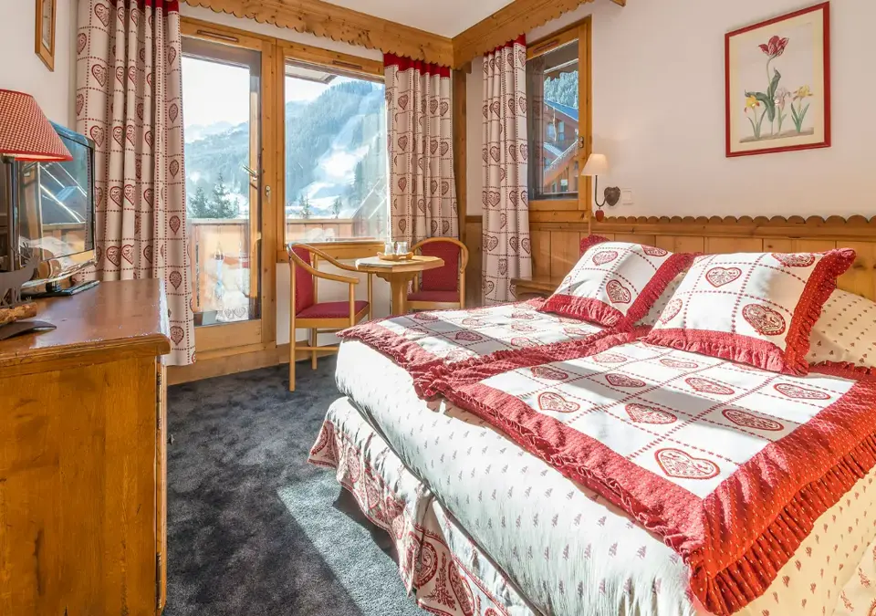 eterlou-meribel-chambre_famille_4personnes (1).webp