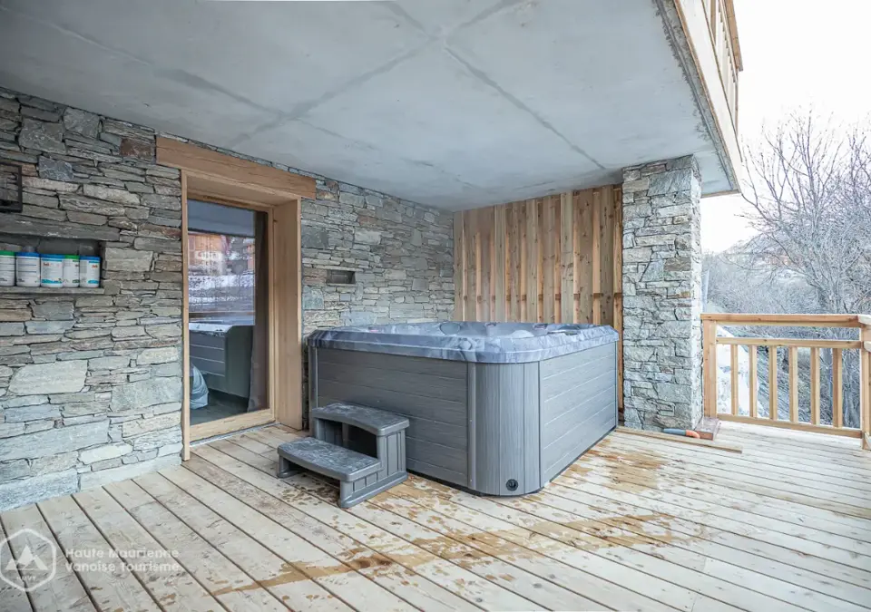 Chalet Arcelle-Val Cenis-Hot tub (2).webp