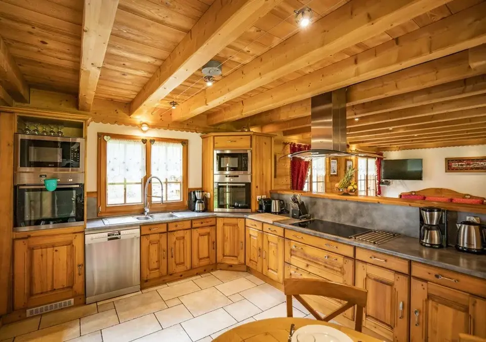 Chalet Le Refuge-Chatel-Kitchen (2).webp