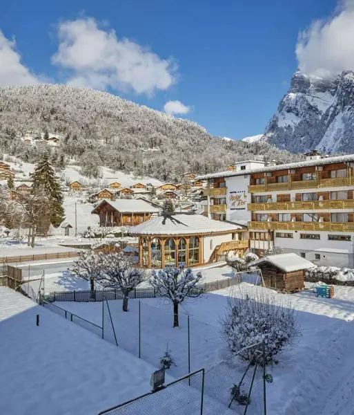 Hôtel Neige et Roc, Samoëns (hotel & apartments) - Exterior shot in winter
