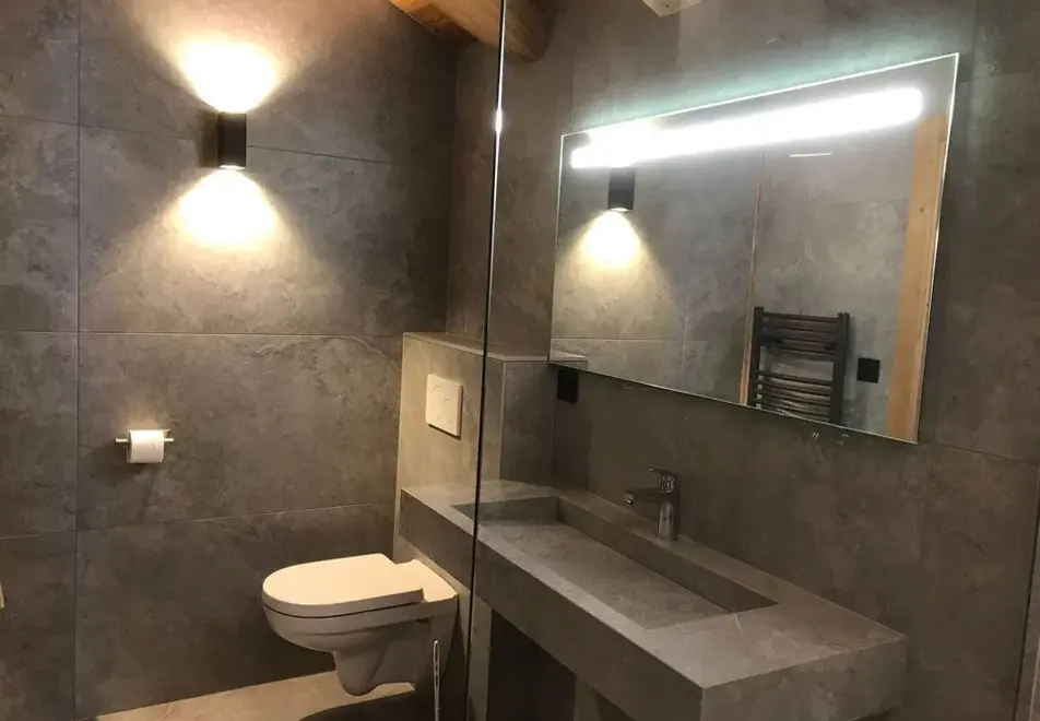 Chalet Le Bon Vieux Temps, Chatel (self catered chalet) - Bathroom