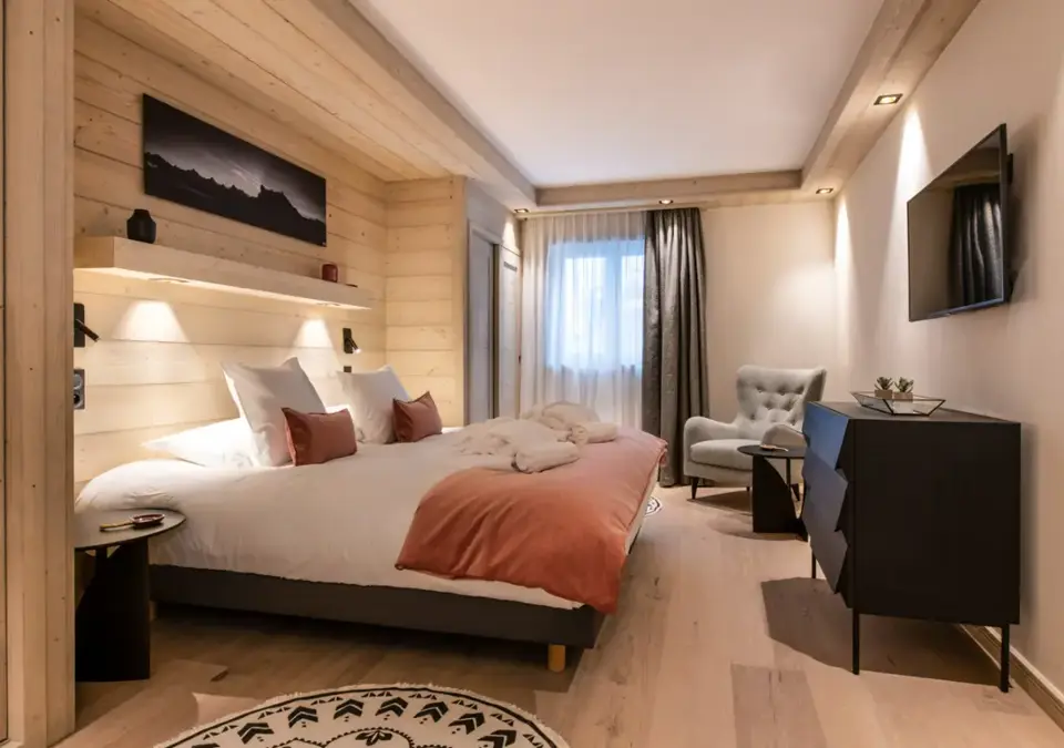 Kula-Courchevel-Manali Lodge (2).webp