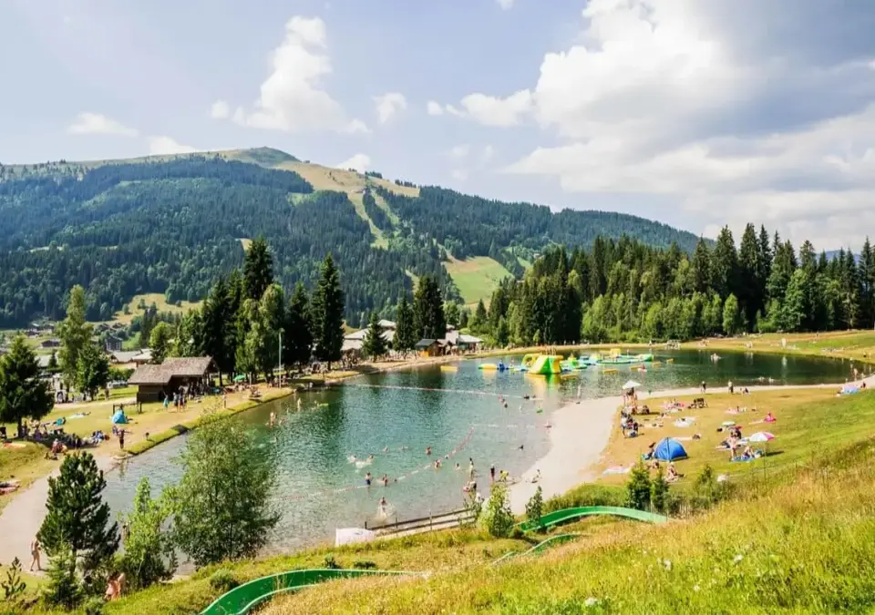 Les Gets lake in summer (2).webp