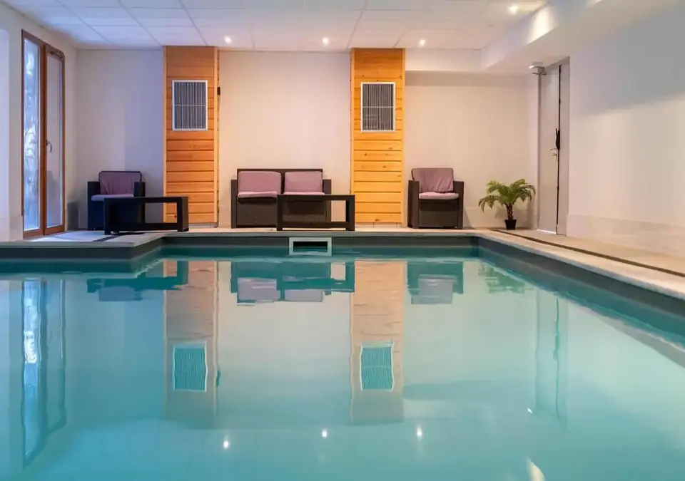 Le Crystal-Vaujany-Indoor pool (2).webp