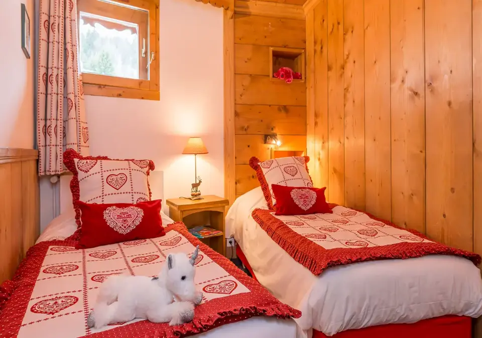 eterlou-meribel-chambre_famille_4personnes (3).webp