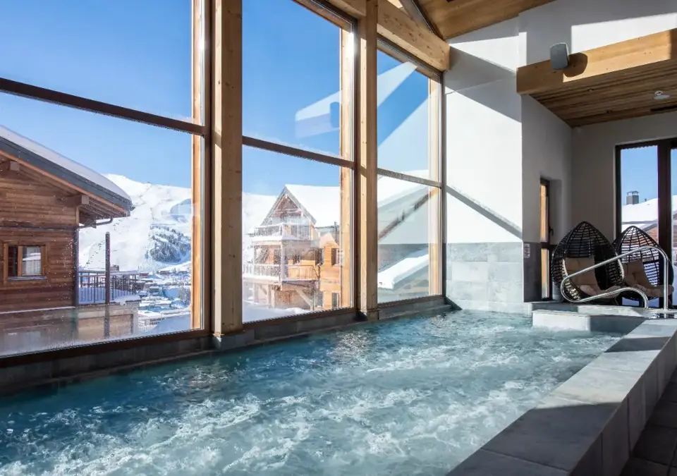 White Pearl-La Plagne-Indoor pool (©foudimages) (2).webp
