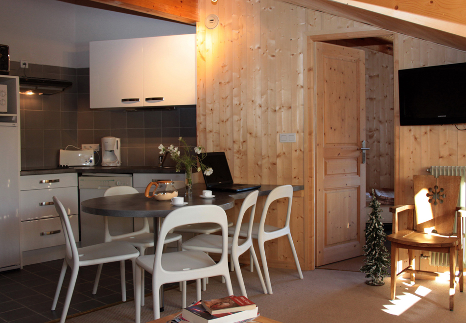 Les Soldanelles, Praz de Lys (self catered apartments) - Dining room/kitchen