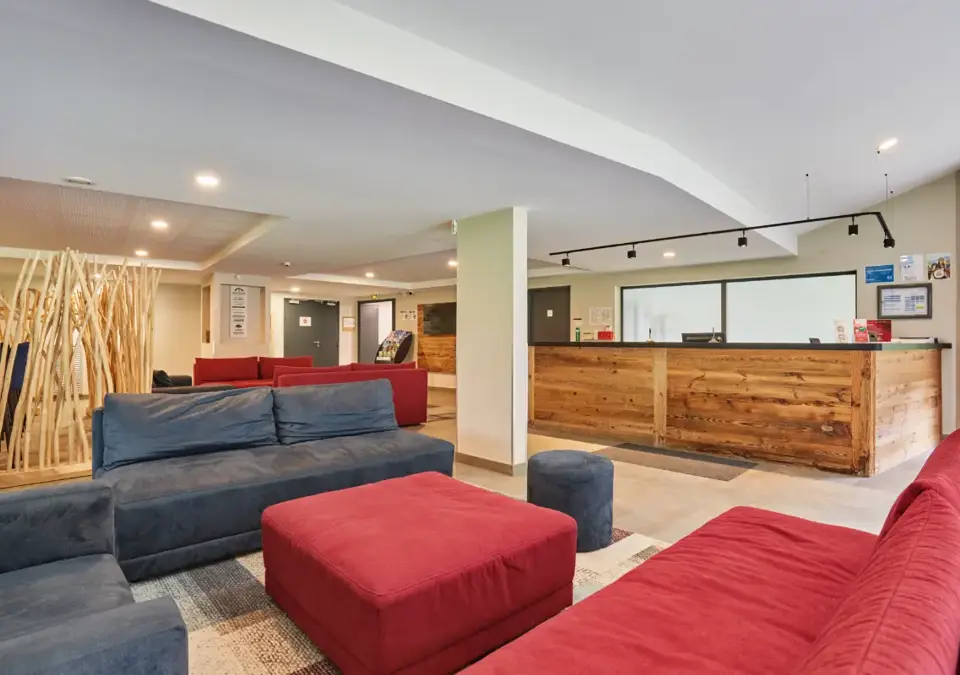 Isatis-Chamonix-Reception.webp