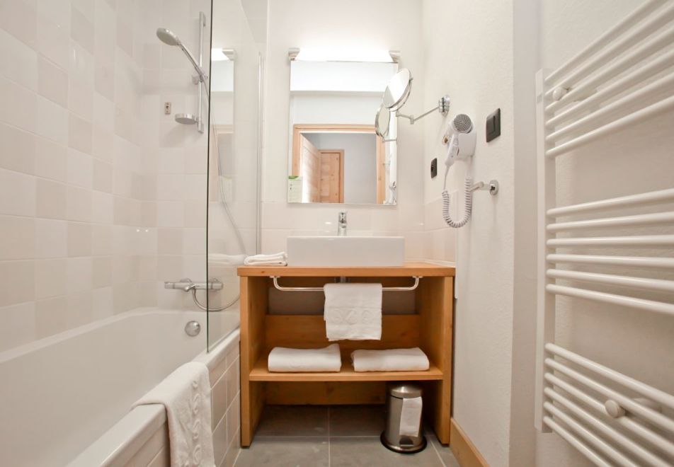 Prestige Les Fermes de Chatel, Chatel (self catered apartment) - Bathroom