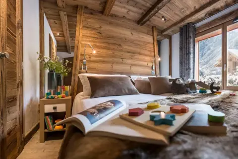 Le Cristal de Jade, Chamonix (self catered apartments) (©Studio Bergoen) - Twin Bedroom