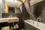 Anova Hotel-Montgenevre-Bathroom.webp