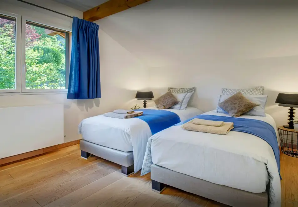 Villa Flying Dragon, Lake Annecy (self catered chalet) - Bedroom
