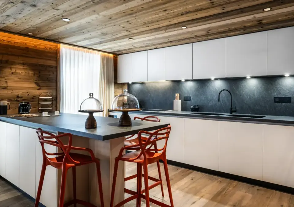 Silverstone_Chalet 1 (P.Gal)  (3).webp