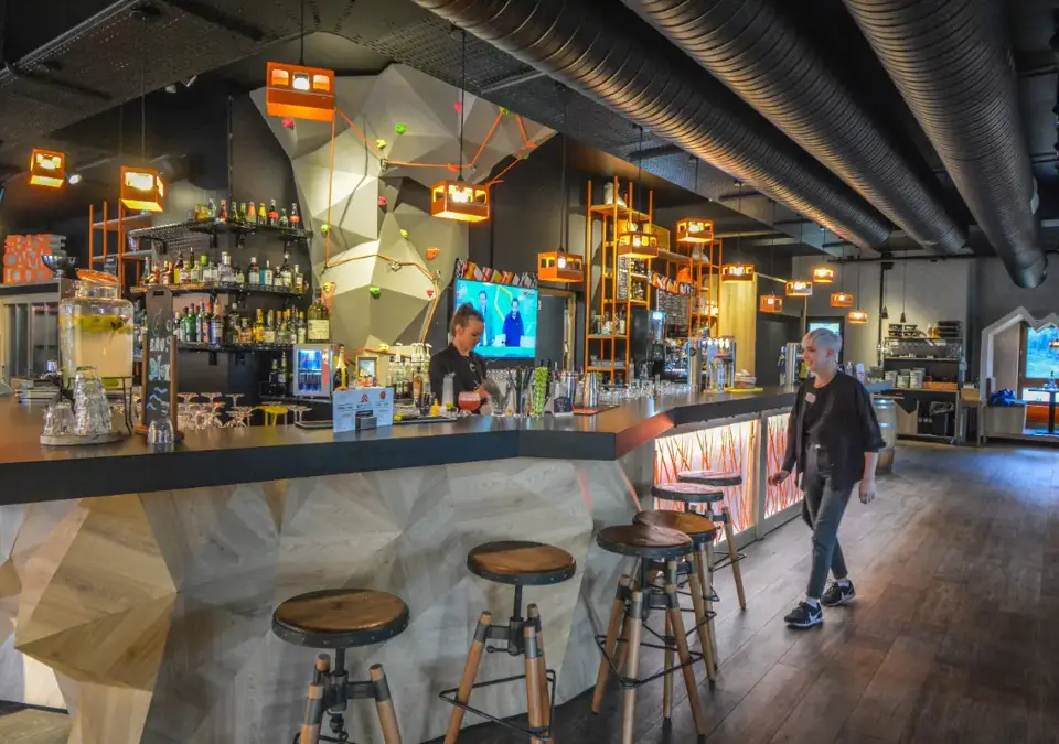 Basecamp Lodge-Bourg St Maurice-Bar restaurant (Infosnews) (2).webp