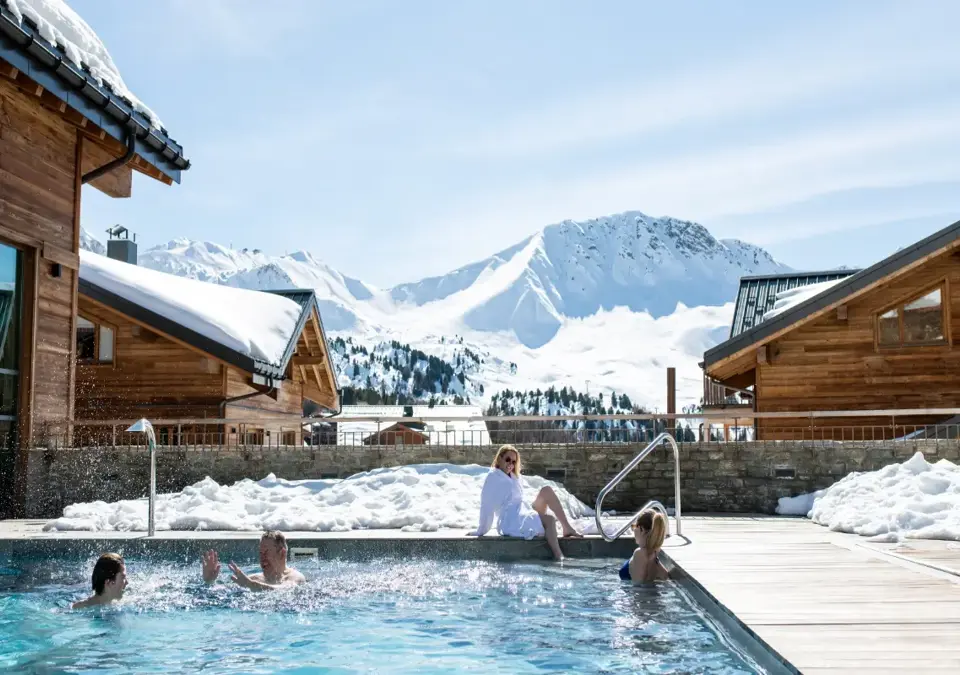 White Pearl-La Plagne-Outdoor pool (©foudimages).webp