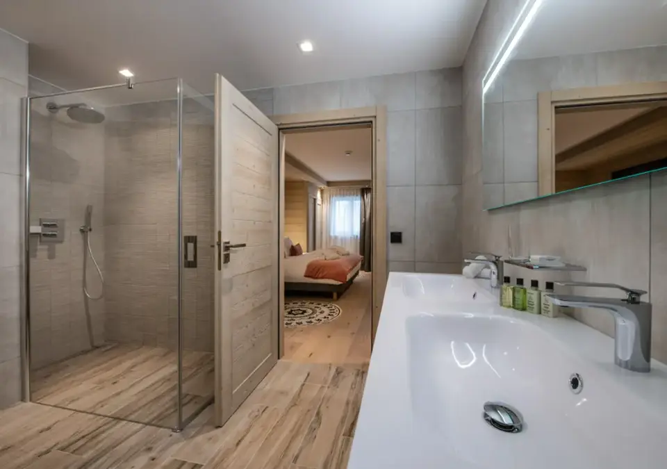 Kula-Courchevel-Manali Lodge (3).webp