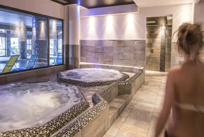 La Grange aux Fees-Valmorel-Hot tub.webp