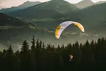 Morzine paragliding (©sam-ingles).webp