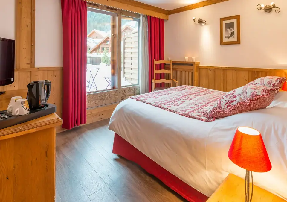 eterlou-meribel-chambre_famille_5pers (7).webp