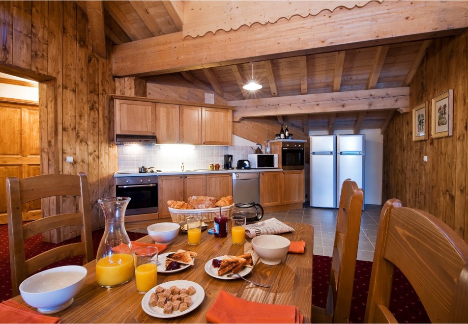 Le Refuge, La Rosiere (self catered apartments) - Typical apartment sleeps 12-14 style
