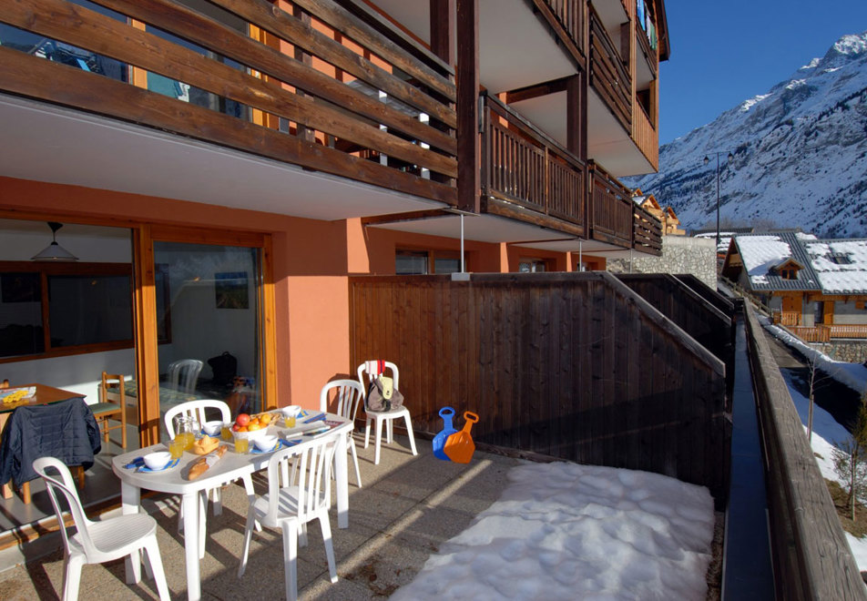 Dome des Rousses, Vaujany (self catered apartments) - Balcony