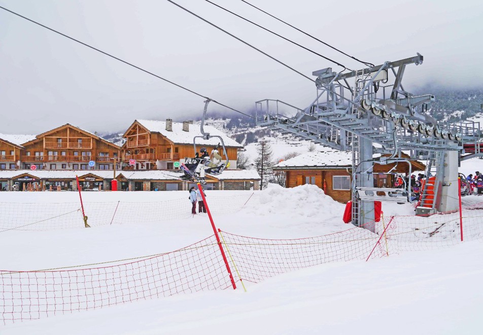Le Criterium, Val Cenis (self catered apartments) - Right by the lift