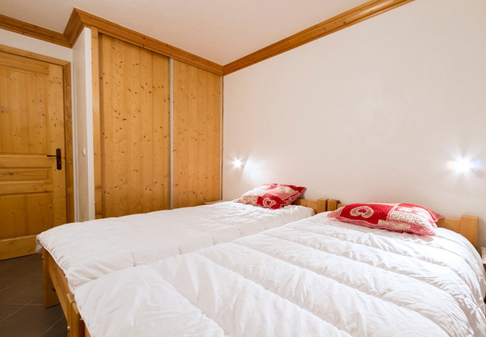 Le Criterium, Val Cenis (self catered apartments) - Twin Bedroom