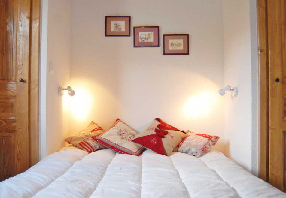 Clos Vanoise, Bessans (self catered apartments) - Double Bedroom